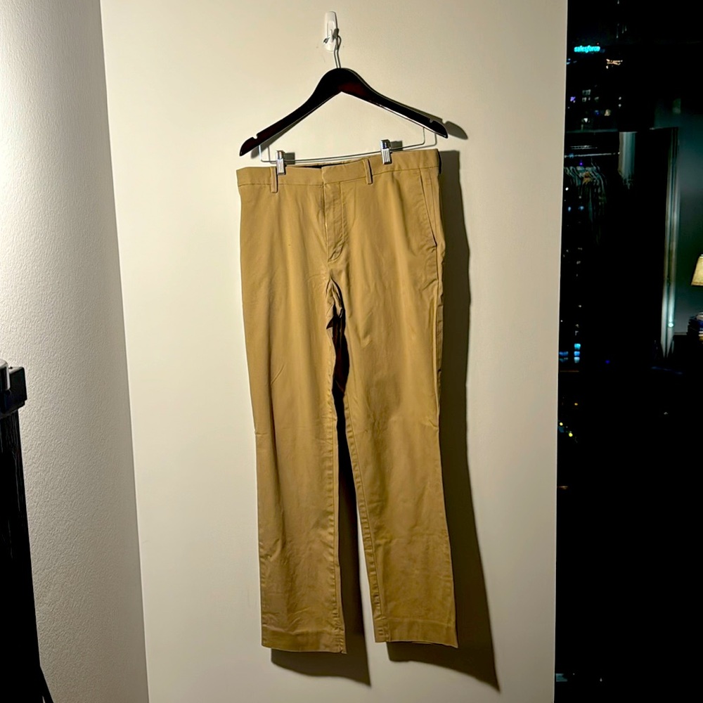 BANANA REPUBLIC 33x34 KHAKI PANTS